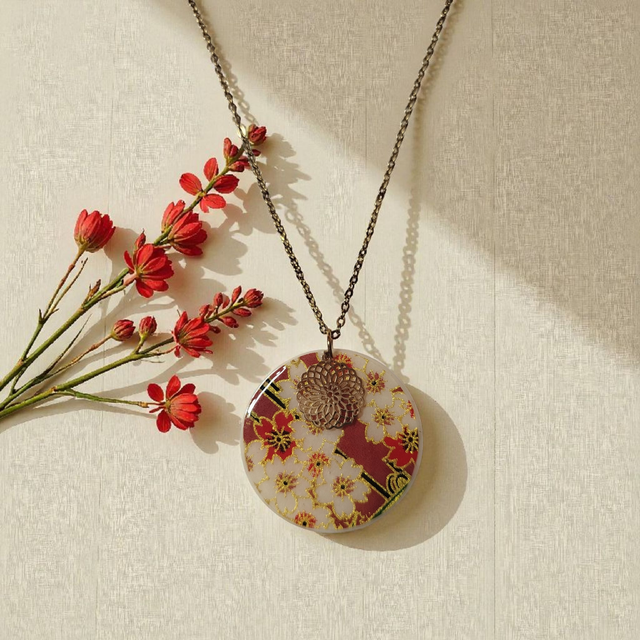 Collier acier inoxydable motifs japonais marron