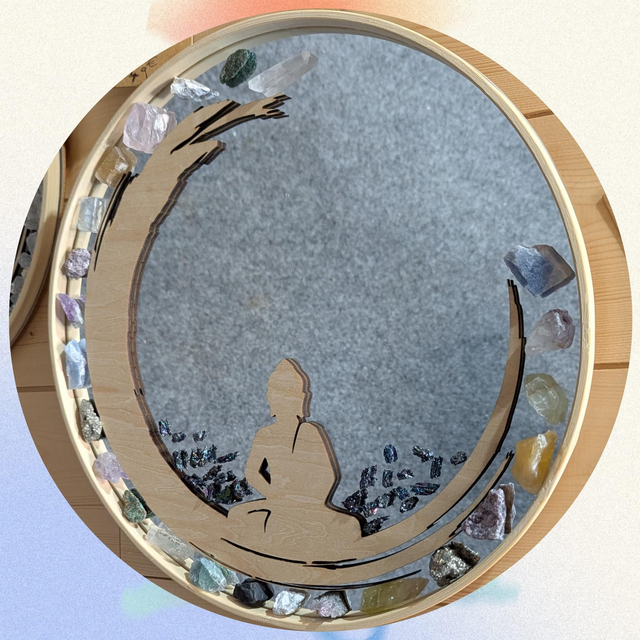 Miroir zen serti de ses différents minéraux 