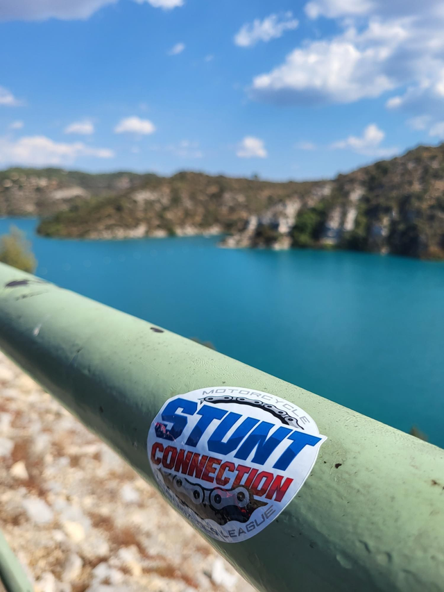 Sticker Stunt Connection