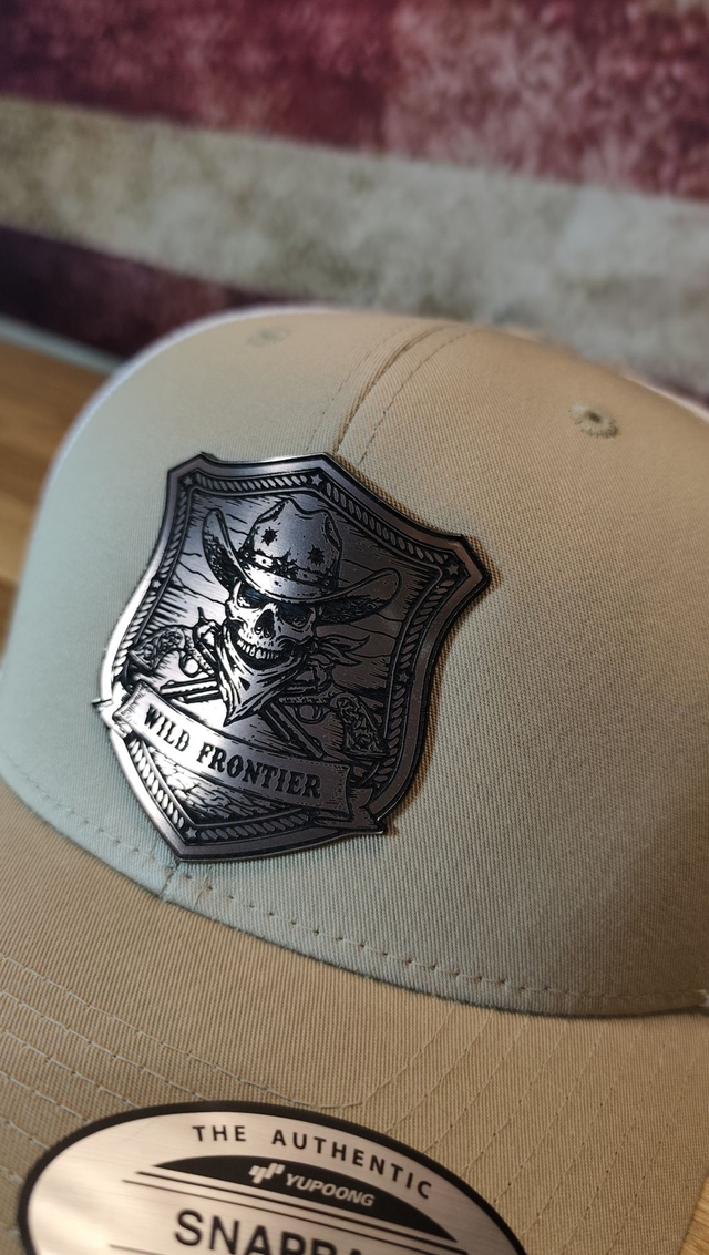Trucker Beige / Blanc – Patch Acrylique Cowboy Skull
