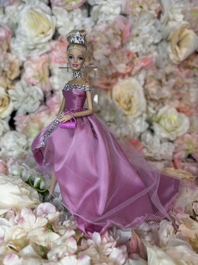 Poupée Princesse Rose Fait Main | Robe Satin Tulle Strass | Diadème Couronne | Poupée Artisanale Collection | Cadeau Unique Enfant