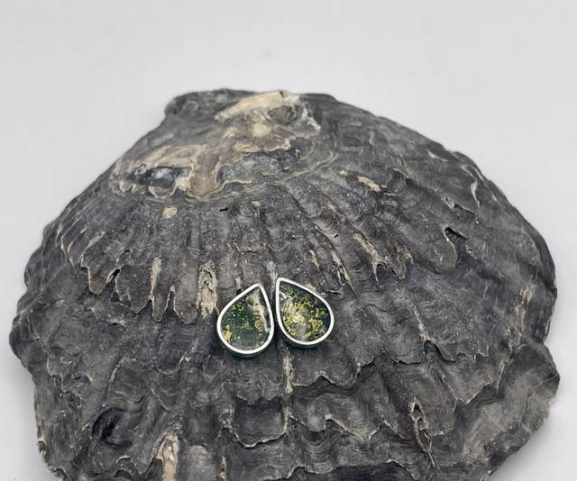 Teardrop studs