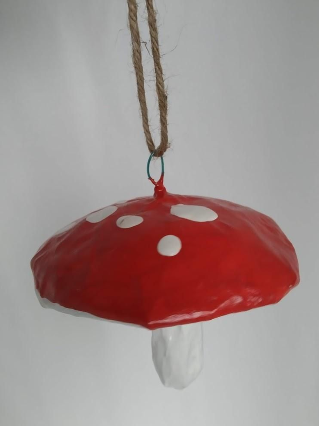 SIX CHAMPIGNONS POUR ORNEMENT, fait main en papier mâché, décoration original pour Noël, cadeau unique, 10 cm de haut