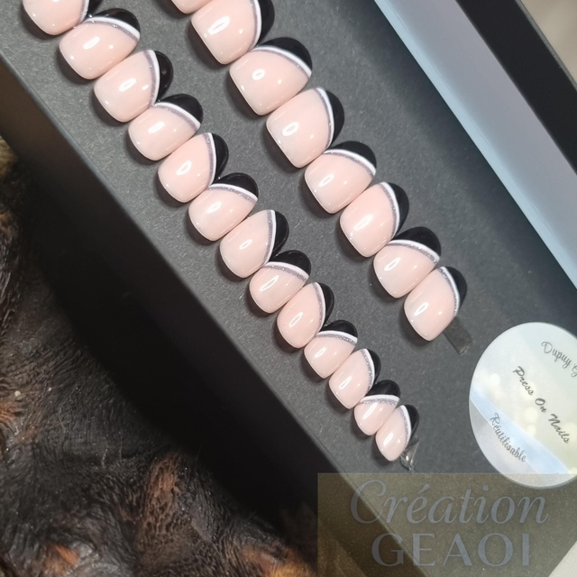 Black and White perfect Little Oval S créer sur commande délai de 7jours ouvrable