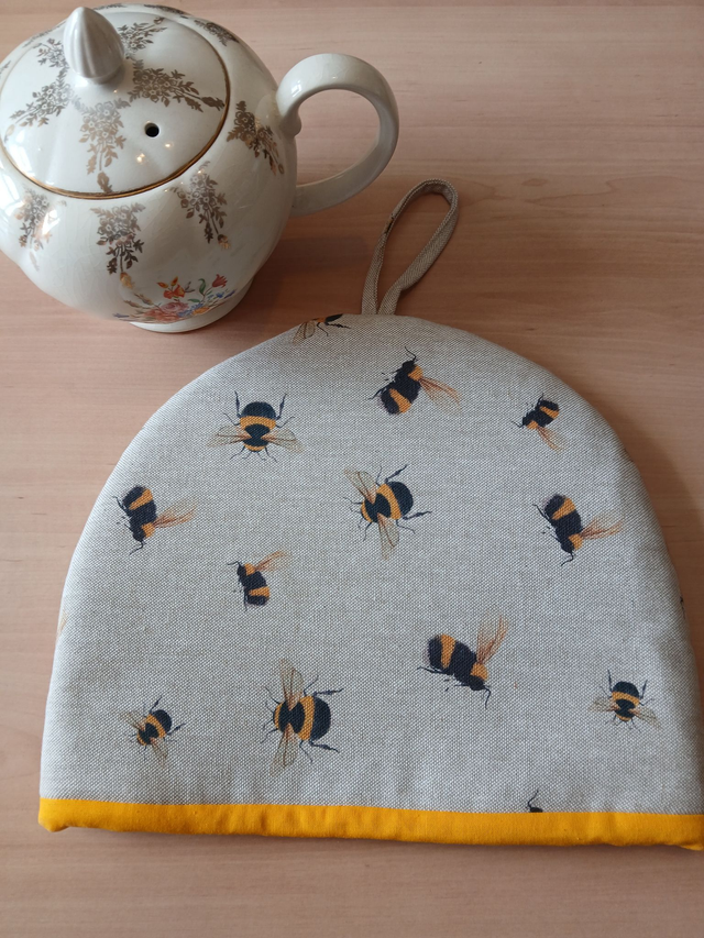Tea Cosy Bees Cotton Linen Fabric 4-6 Cup