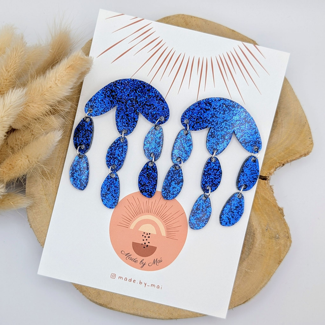 Boucles d&#039;oreilles bleues pailletées en plexi