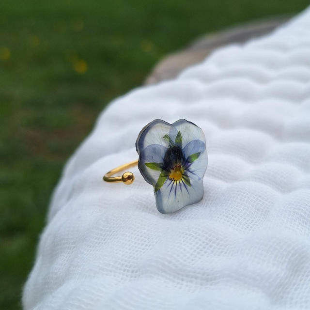 Bague petite Pensée • Viola cornuta • doré