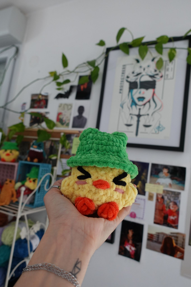 Lucian, le pétillant | Créature d&#039;atelier poussin en crochet pleines d&#039;intentions