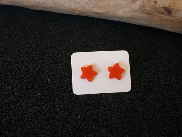 Boucles d'oreilles clous étoile rouge