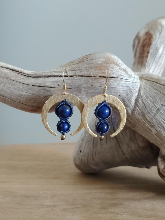 Boucles d'oreilles lune inversée et pierres fines