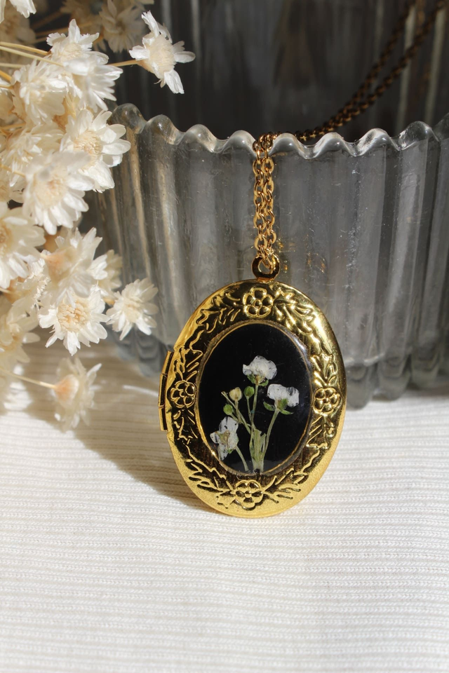 collier médaillon photo personnalisé avec fleur de naissance