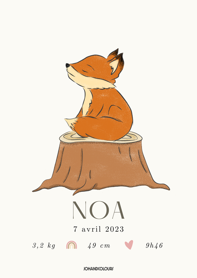 Petit renard sur tronc d'arbre