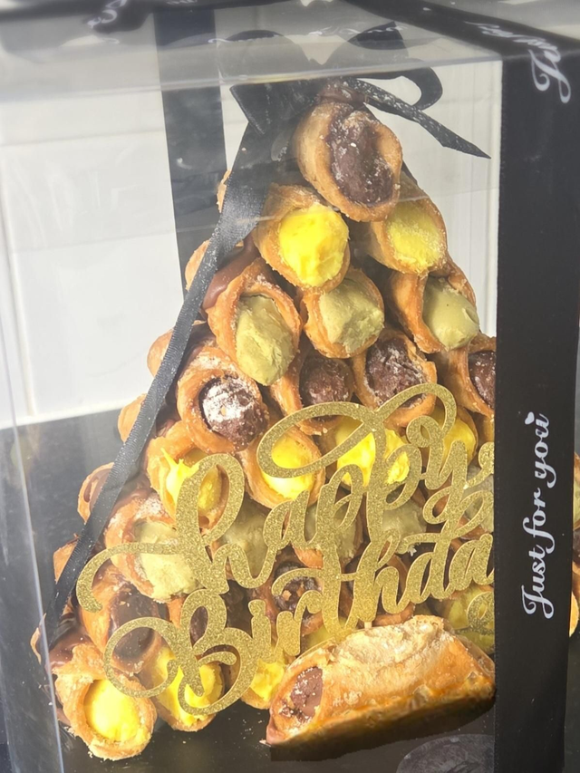 Cannoli Tower 36