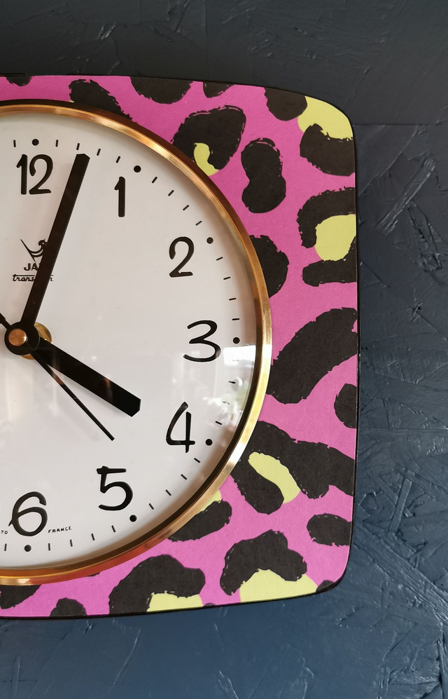Horloge vintage pendule murale silencieuse "Jaz Léopard rose jaune noir"