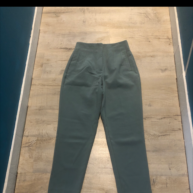 Pantalon vert avec poches taille 36 Zara 