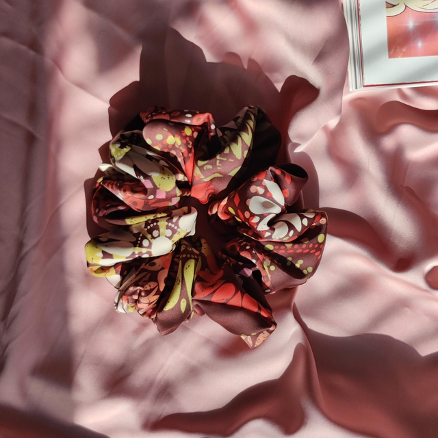 Floral print scrunchie 