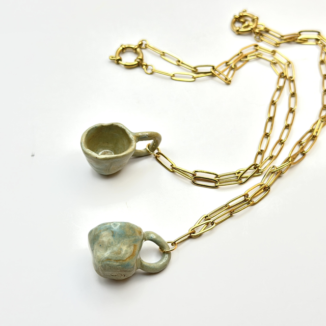 Collier tasse en céramique marbrée bleu et brun – Chaîne en acier inoxydable