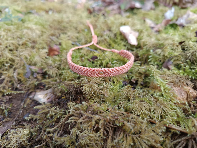 Bracelet orange avec perle dorée