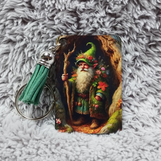 Lutin à lunette dans arbre