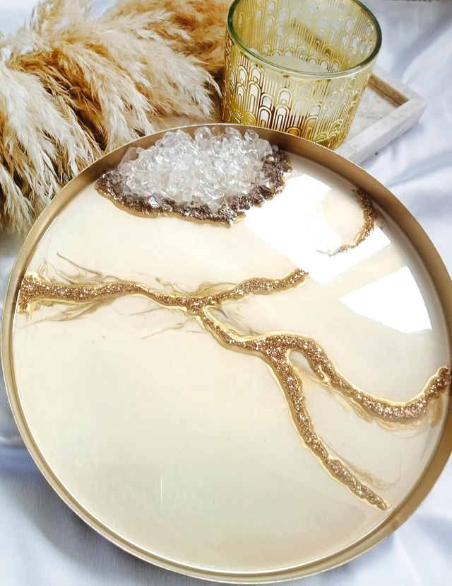 Beige tray 30cm with gold 