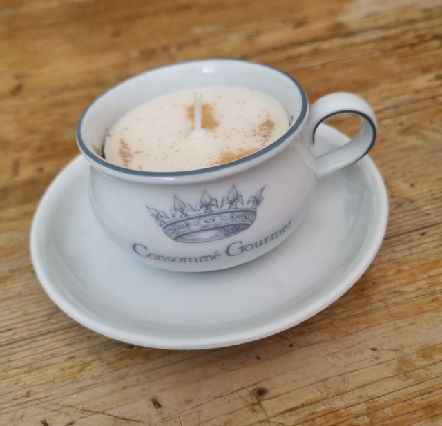 Kerze im Tässchen mit Untertasse - Unikat