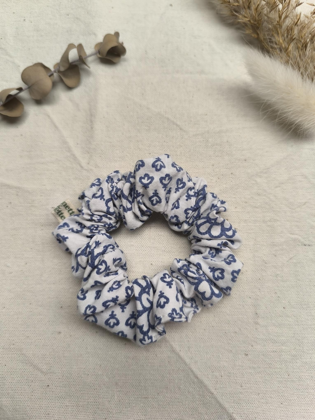 Chouchou upcyclé à motifs bleus