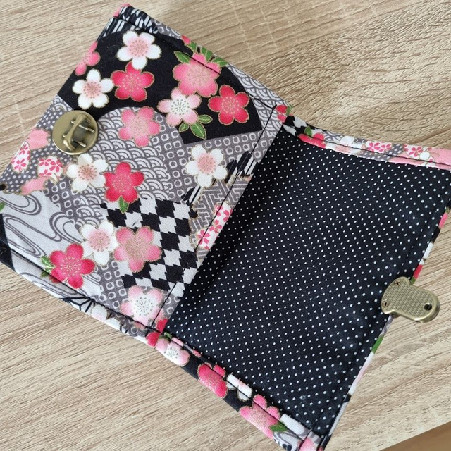 Portefeuille court Ă fermoir "Hanako" noir