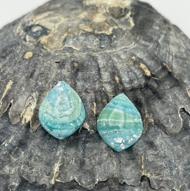 Sea foam droplet studs