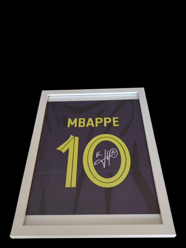 Lijst Mbappe handtekening