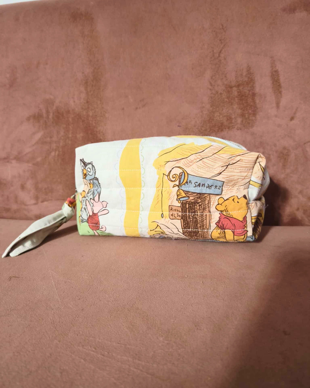  🍯Trousse Matelassée – Thème Winnie l’Ourson 🍯