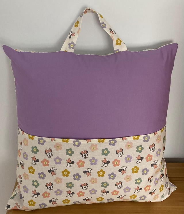 Reading Cushion (Minnie Mouse)
