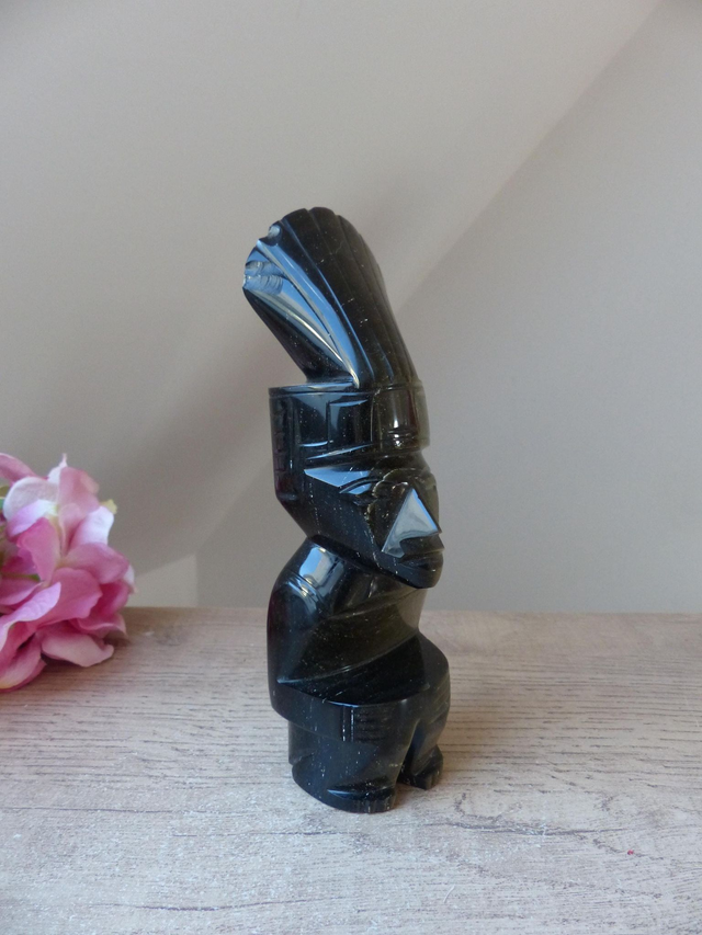 Statuette Totem Guerrier Aztèque/Maya/Inca en Obsidienne Dorée – Pièce Unique et Sculpture Artisanale de Collection