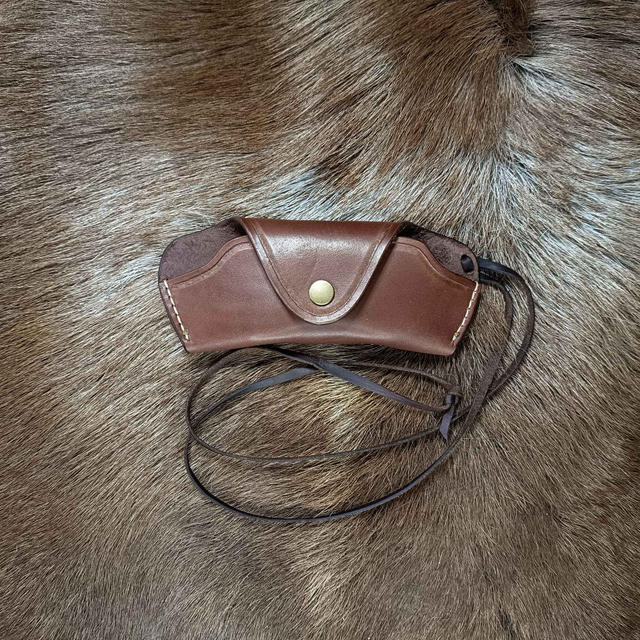 Kožené puzdro na okuliare 007