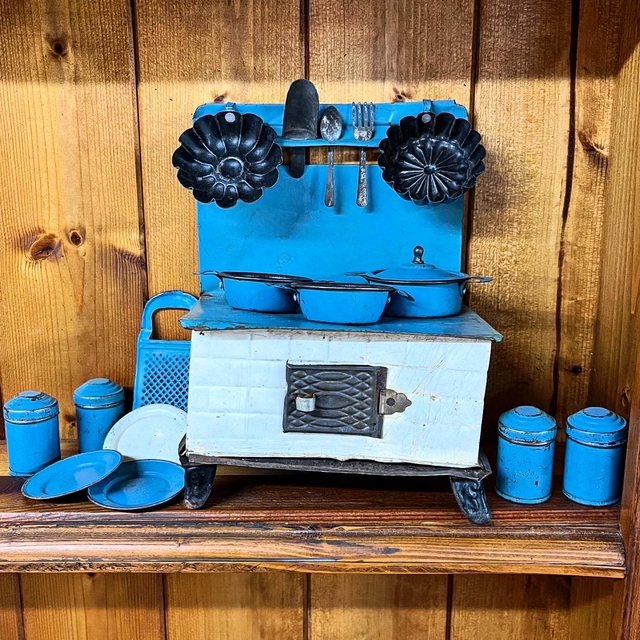 1950’s German Tinplate Toy Kitchen With Accessories 