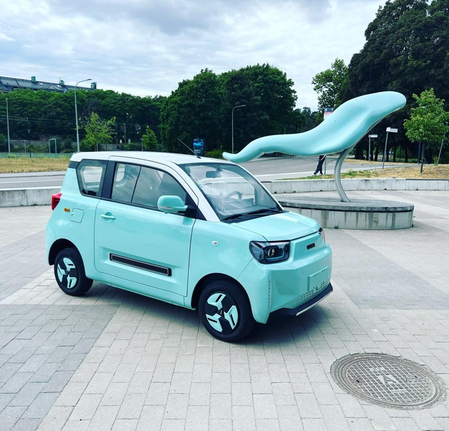 100 km/h PONY Mini EV 2|4-sæder, 22" skærm, 220km, 360º kamera, aircon, 5-års 60.000 km batteri & motor EU-garanti