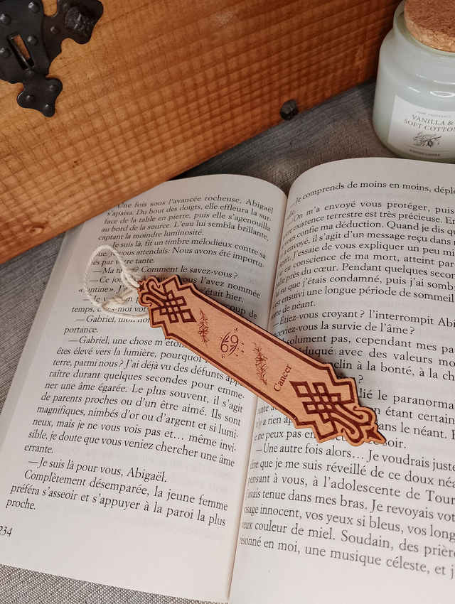 Marque-page en Bois Gravé – Signe Astrologique Cancer ♋🌙