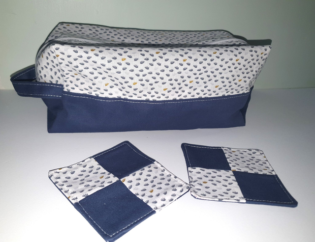 Trousse rectangulaire bleue marine et ses dessous de verres OFFERTS (A)