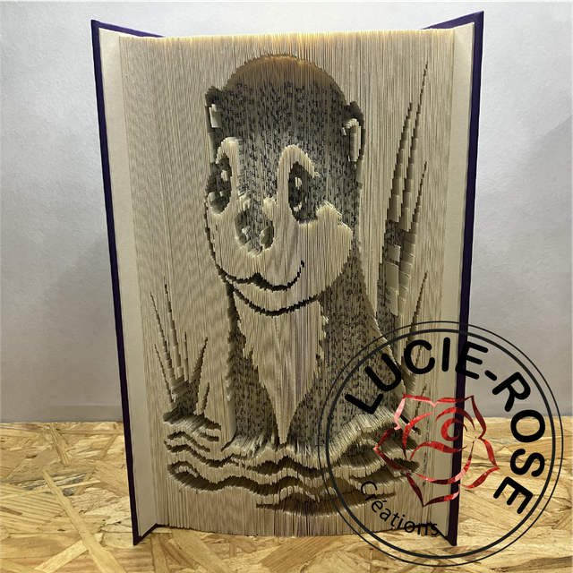 Livre sculpté "Loutre"