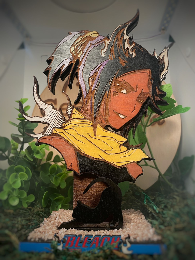 Figurine bleach, Yoruichi en bois