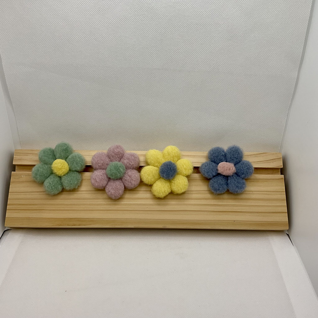 Flower Felt brooches. Different colours available.