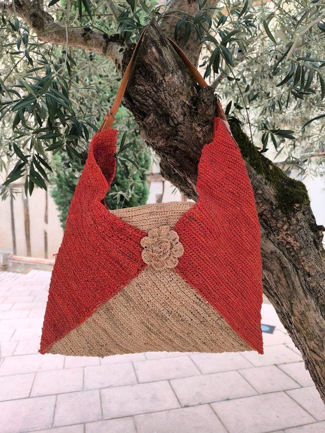 Sac cabas couleur brique avec fleur