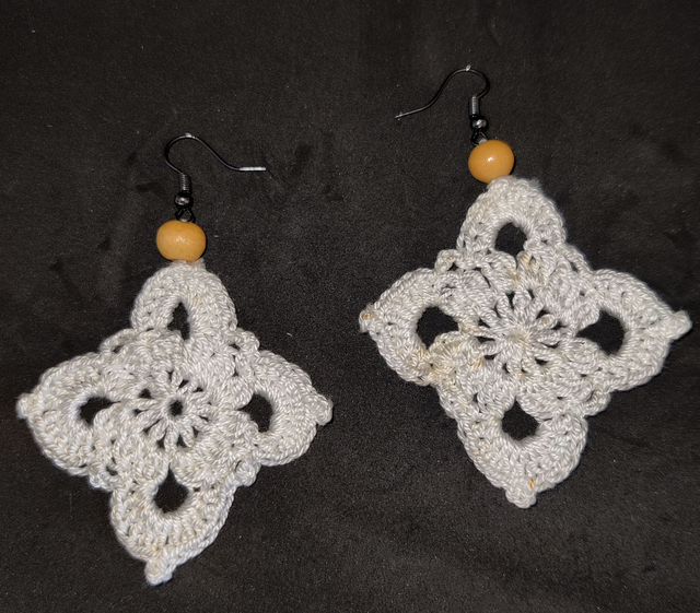 Boucles d&#039;oreilles losange blanc