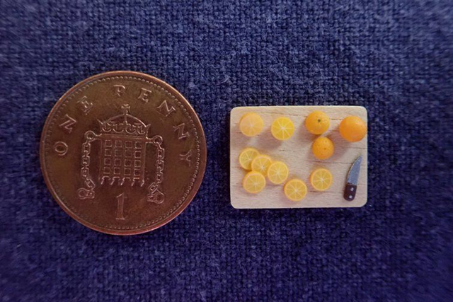 Oranges on Chopping Board (1/24th scale)