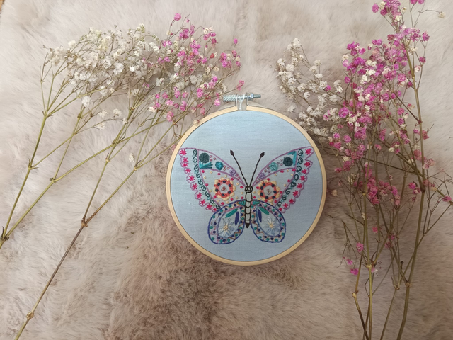 Tambour brodé Papillon multicolore