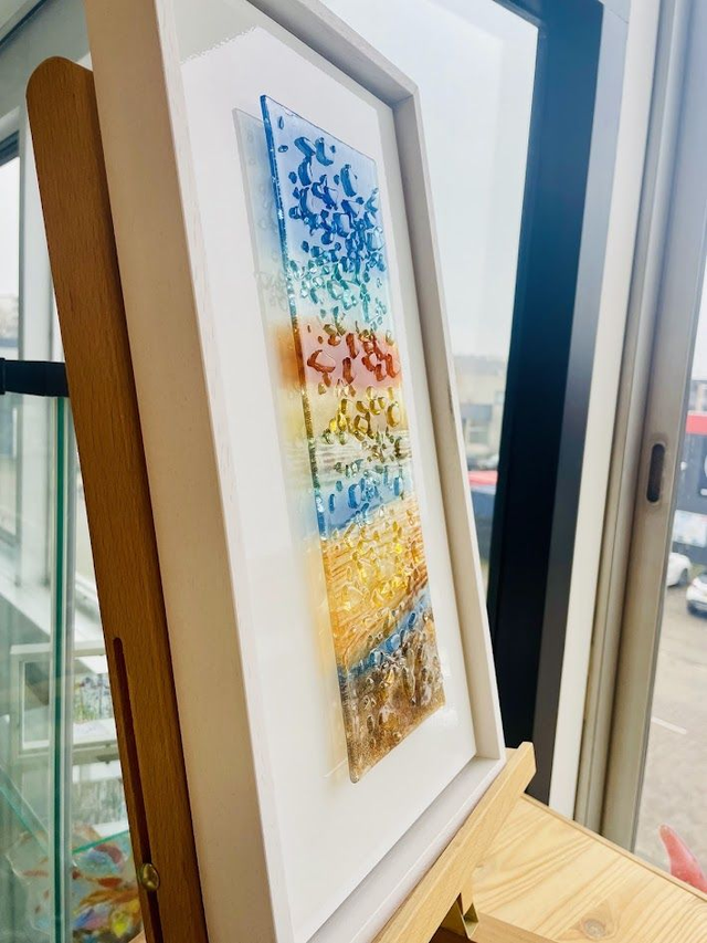 Strandkunst Glaspaneel 12x30 - op wit aluminium 20x40 - in wit houten baklijst 23x34 - Glasschildering met reliëf