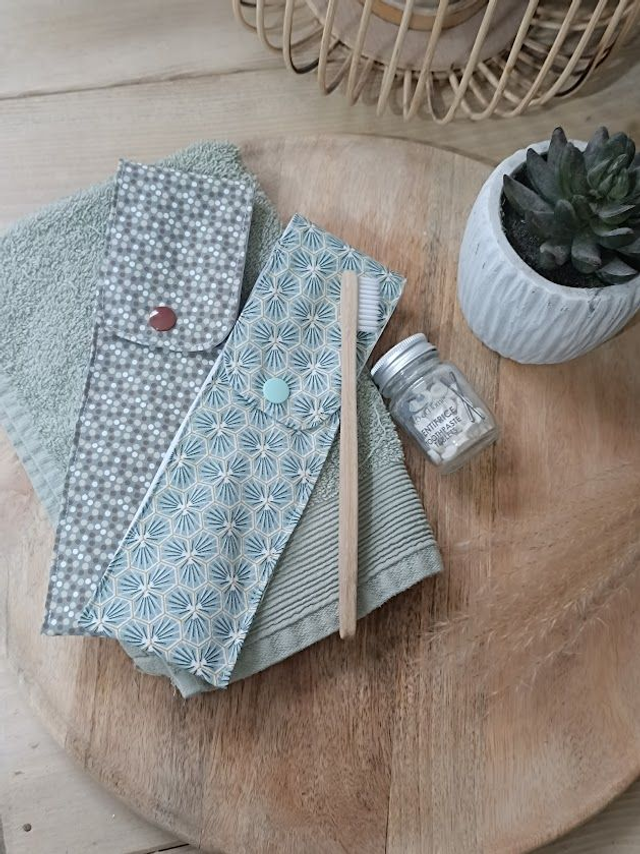 Pochette imperméable pour brosse à dents