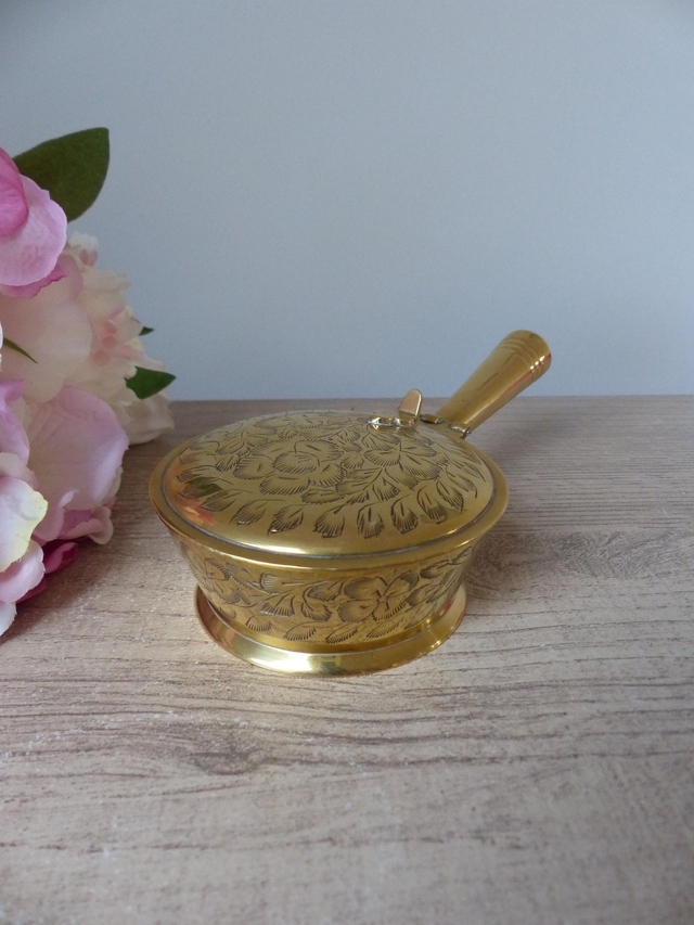 Ramasse-Miettes Vintage en Laiton Gravé – Majordome Silencieux des Années 1960, Artisanat Indien Élégant, Objet Décoration Table