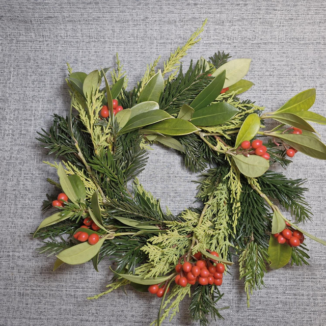 Small Fresh Christmas Wreath/Table Centre