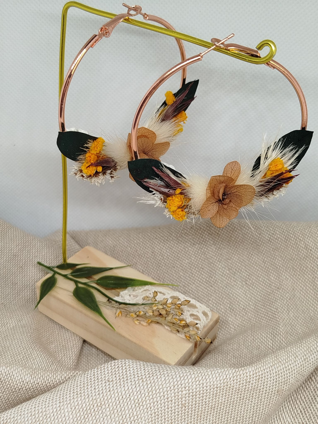 Créoles Umi en fleurs naturelles coloris ocre