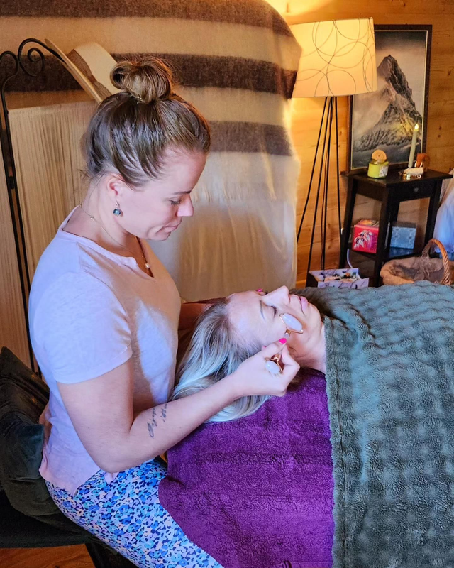 Massage visage aux pochons de fleurs - 1h00 - au cabinet 